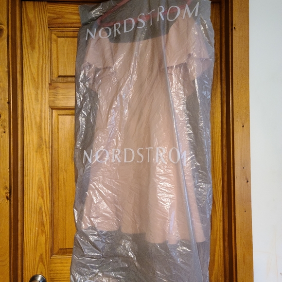 NWOT Pink Off the Shoulder Dress Size 6P - Picture 5 of 5